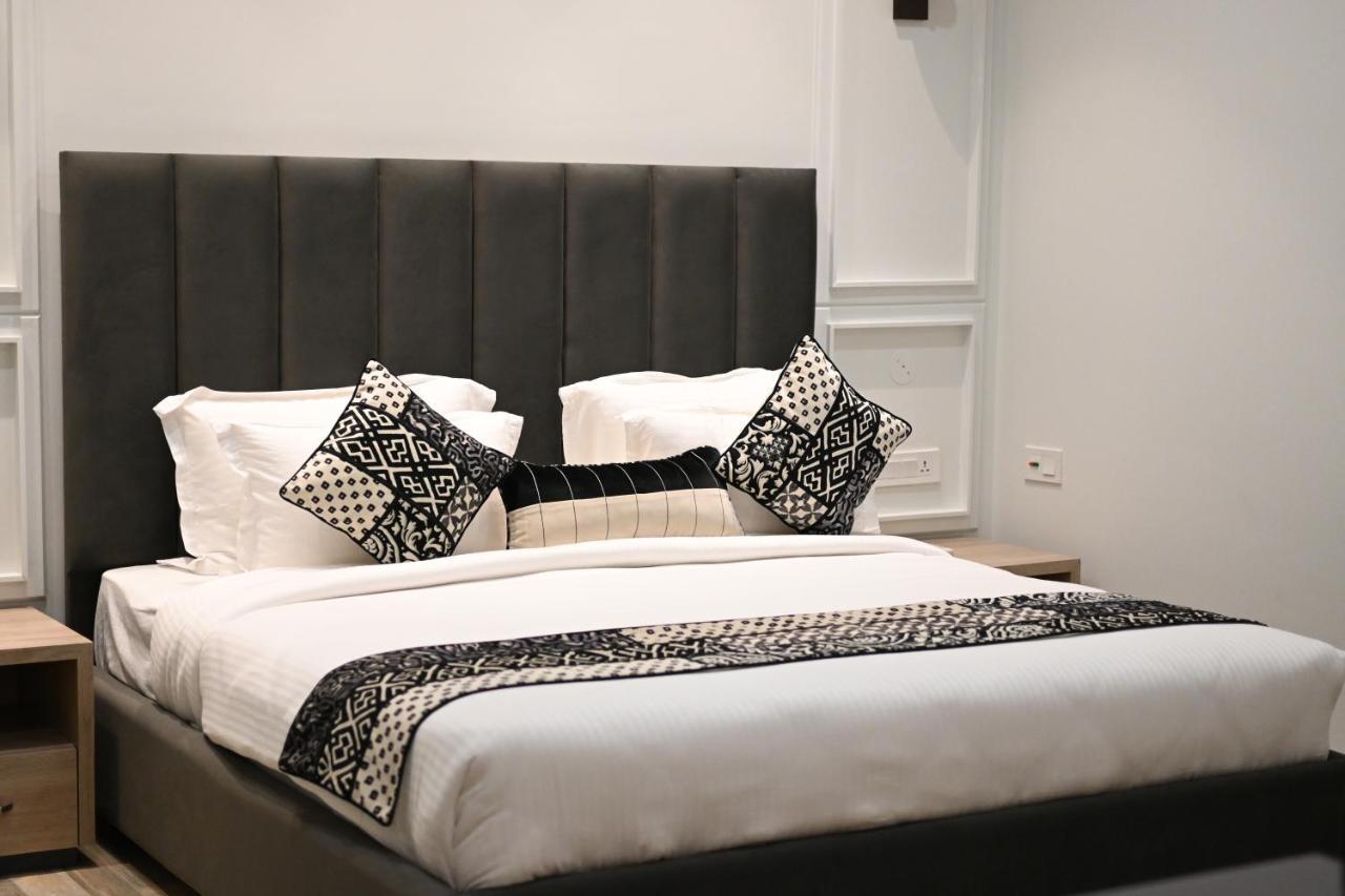 Khanna  Elegance Regency酒店 外观 照片
